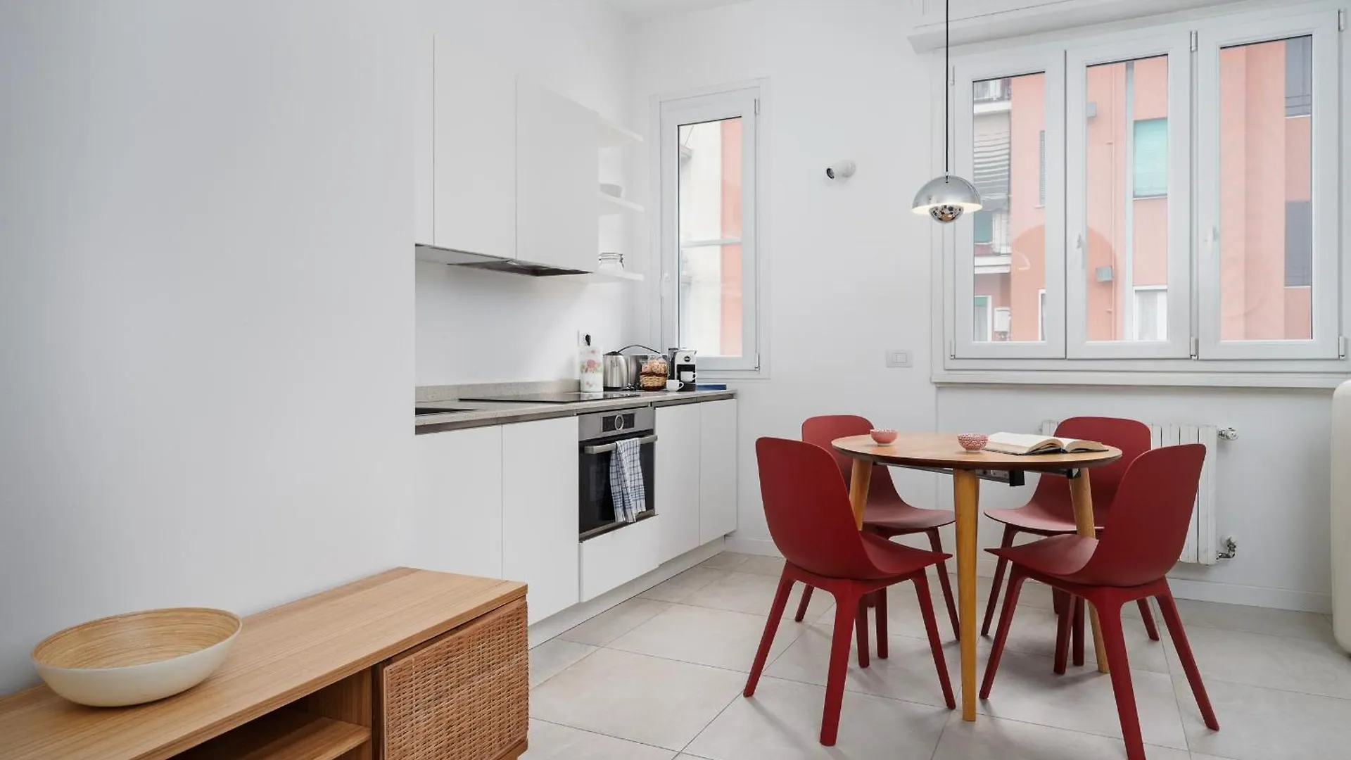 New - Modern And Bright - Wi-Fi, A-C - 4 Seats Apartment Milan